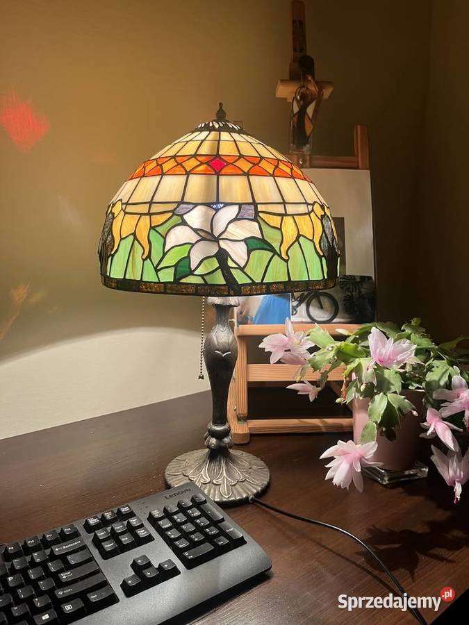 Lampa witrażowa Lilie Piątnica Poduchowna