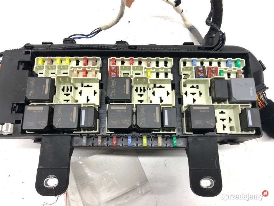 SKRZYNKA BEZPIECZNIKÓW JAGUAR FPACE SUV 20 180