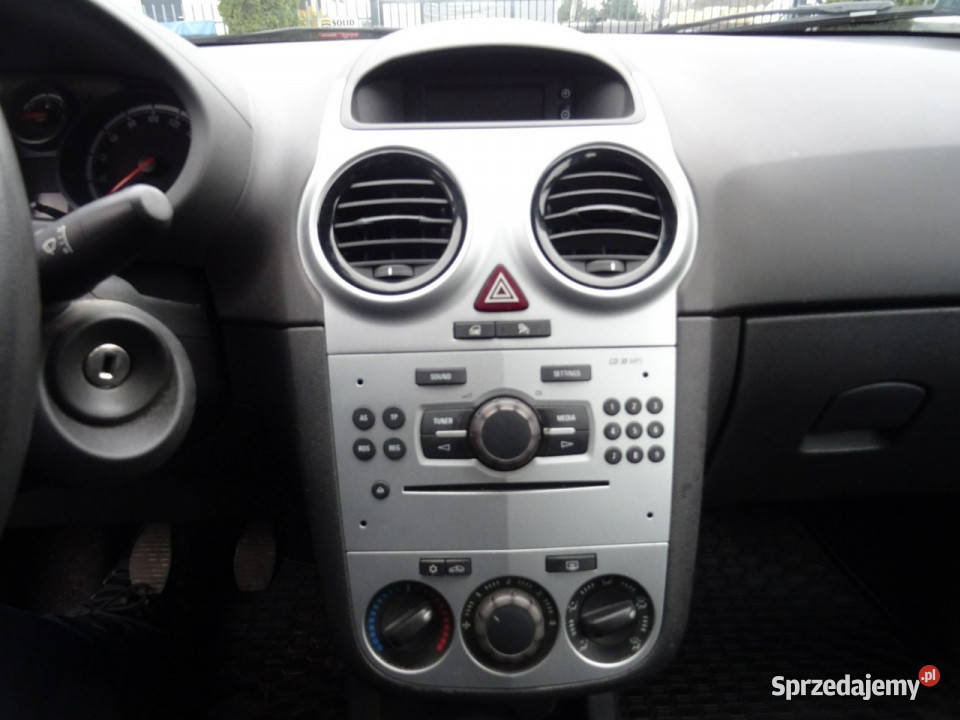 Opel Corsa 12 85 Krajowy Niski przebieg D światła do jazdy dziennej Łódź sprzedam
