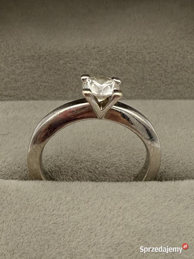 Elegancki Pierścionek Solitaire z Białego Złota Szczecin