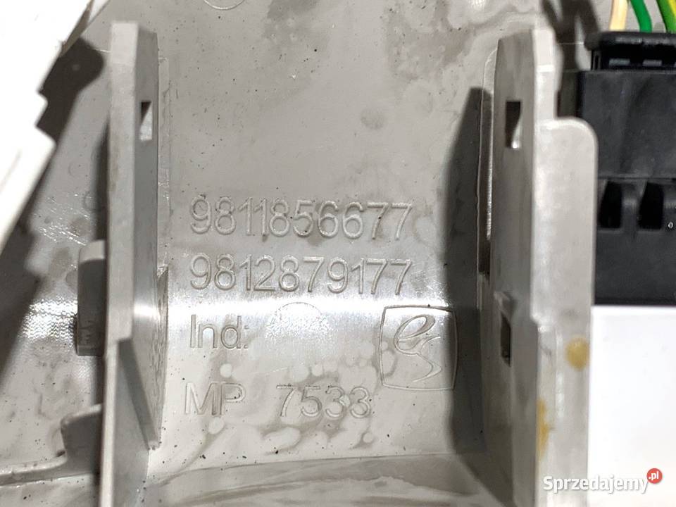 LAMPA SUFITOWA CITROEN C3 III 9811856677 osobowe sprzedam