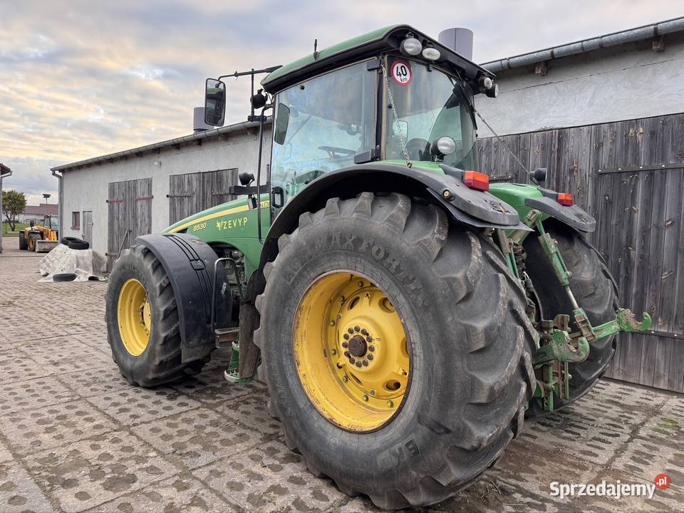 John Deere 8530