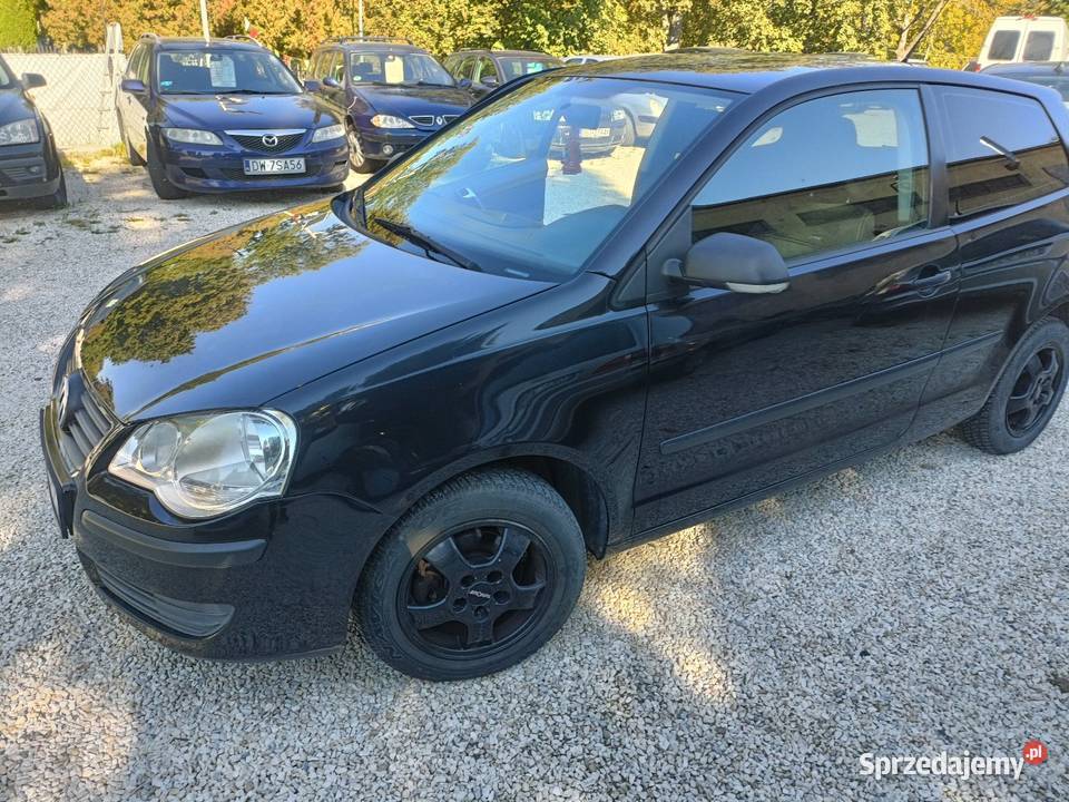 VW polo na dużej lampie ładna czarna do jazdy z Kłodzko