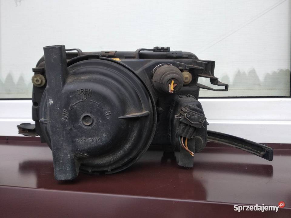 Audi 80 B4 lampa przednia prawa reflektor przód osobowe łódzkie Sieradz