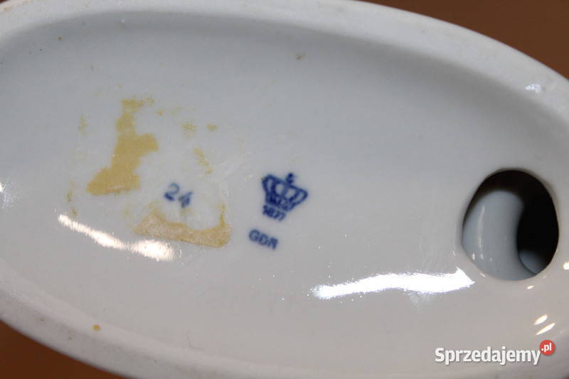 Figurka dziewczynka z parasolką Lippelsdorf 1331 Porcelana i szkło Szczecin