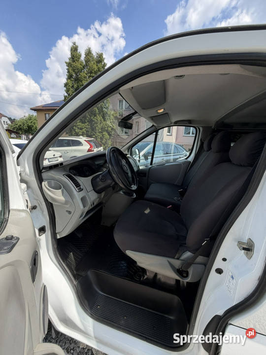 Opel Vivaro 20 benzyna 115 9 osobowy klima I biały śląskie Łodygowice sprzedam