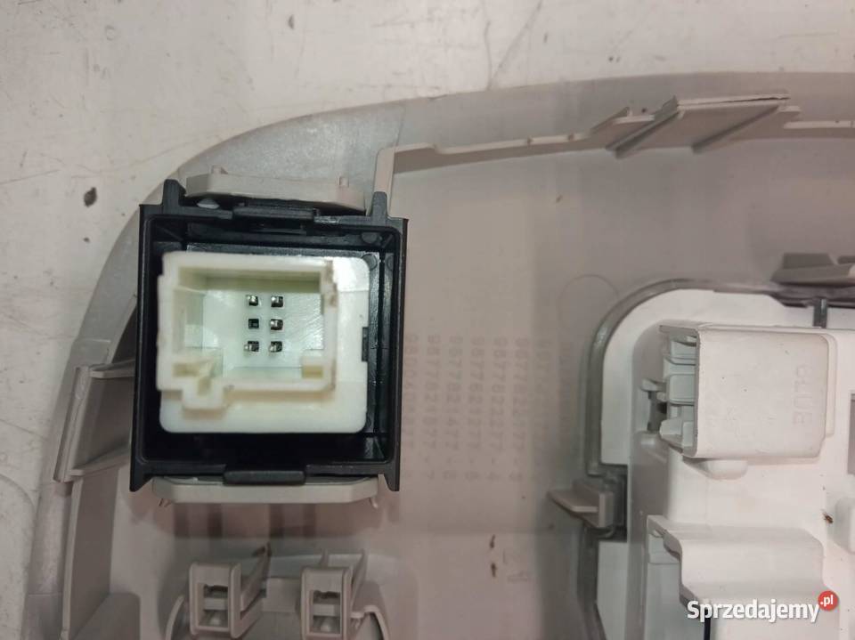 LAMPKA PODSUFITKI 98353359BJ Peugeot Expert III osobowe Oświetlenie kabiny świętokrzyskie