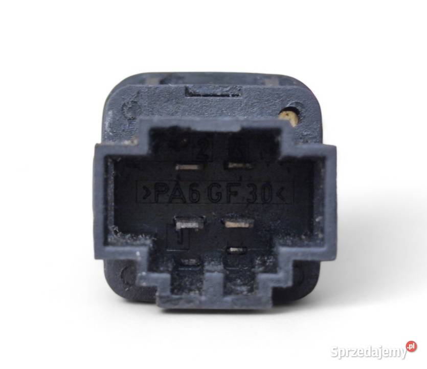 PRZYCISK OTWIERANIA KLAPKI WLEWU PALIWA GOLF IV osobowe