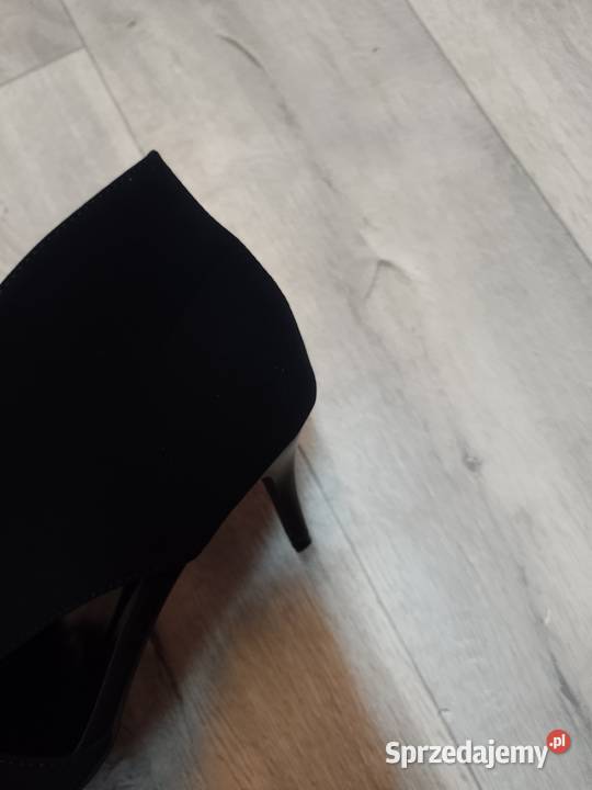 43 Kremowe bogato zdobione niskie czółenka biały