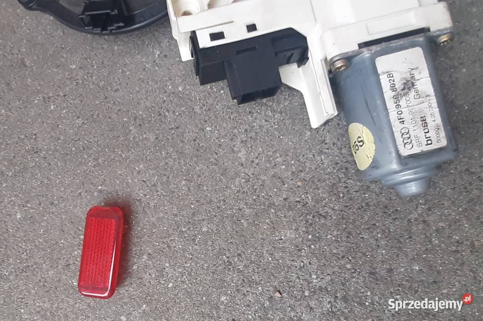 Lampka drzwi tylnych audi a6c6 s6c6 Rok produkcji 2005 Kraków
