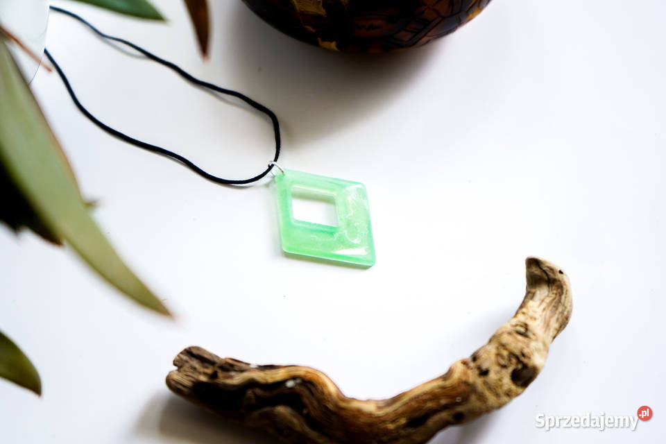 Zielony wisiorek romb świecący w ciemności i UV Warszawa