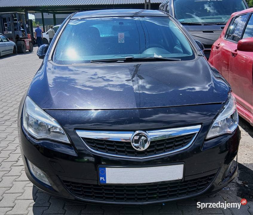 Opel Astra z 2011r 14 benzyna Rok produkcji 2011 Busko-Zdrój sprzedam