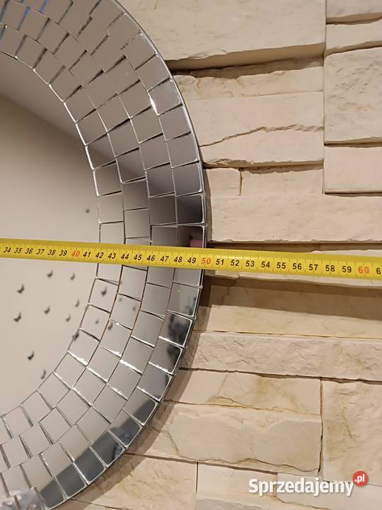 Okrągłe lustro ścienne z ramą ze szklaną mozaiką Suwałki