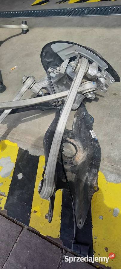 Zwrotnica prawy tył Mercedes GLC 2015 osobowe