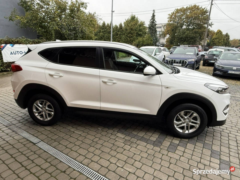 Hyundai Tucson 16 132 Klima Navi Kamera III nieuszkodzony Orzech