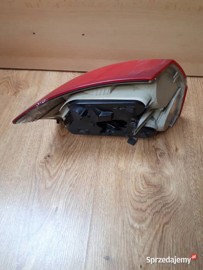 WKŁAD PRAWEJ LAMPY A4 B6 PLUS LAMPA Czyżowice