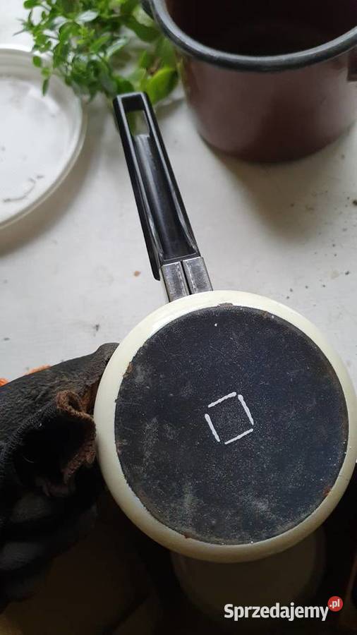 Garnki stare rondle emaliowane z sygnaturami PRL mazowieckie Warszawa