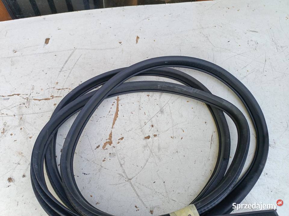 USZCZELKA DRZWI PRAWY PRZÓD NISSAN QASHQAI J11