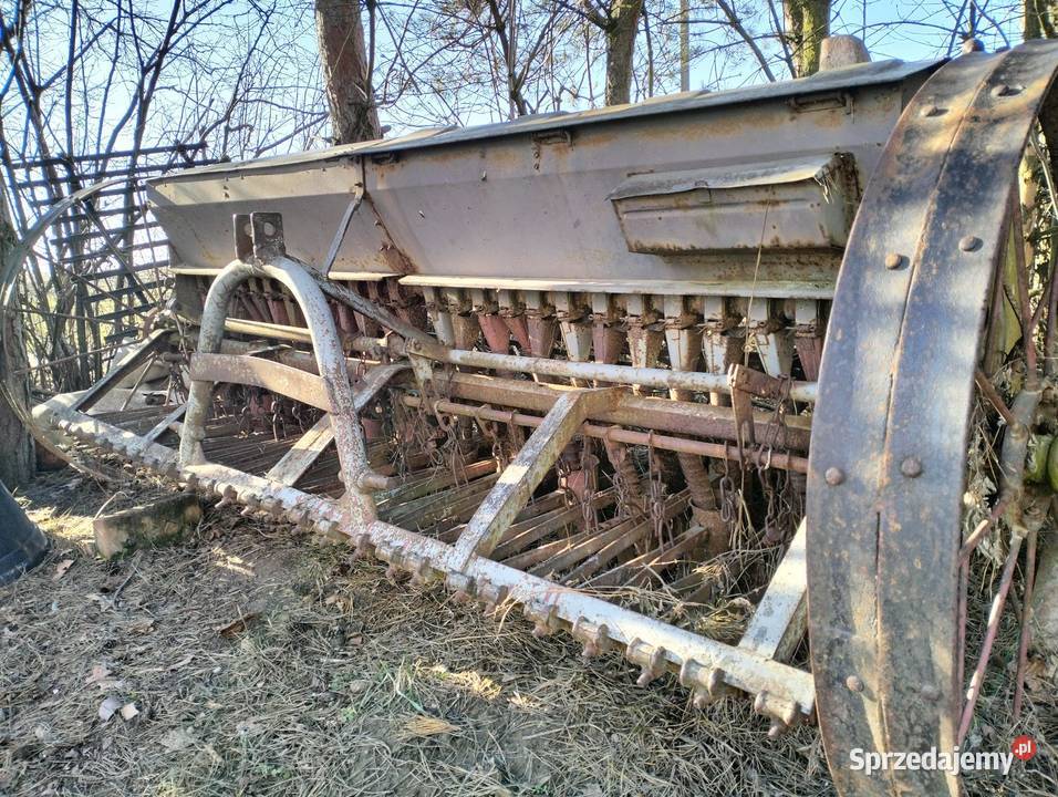 Siewnik konny przerobiony do ciągnika Abramów