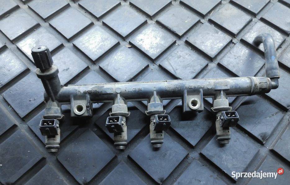 Fiat 12 8v listwa wtryskowa OE 3219018301 osobowe Łowicz