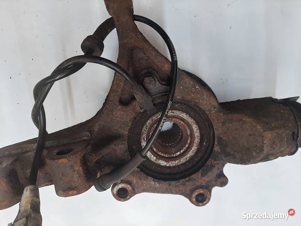 Citroen C4 20 16V Prawa zwrotnica Ksawerów