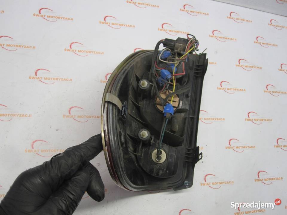 MITSUBISHI L200 07r Lampa lewy tył tylna