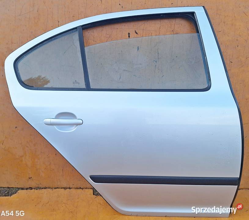 SKODA OCTAVIA 2 II DRZWI PRAWY TYŁ 9102 SREBRNY mazowieckie Radom