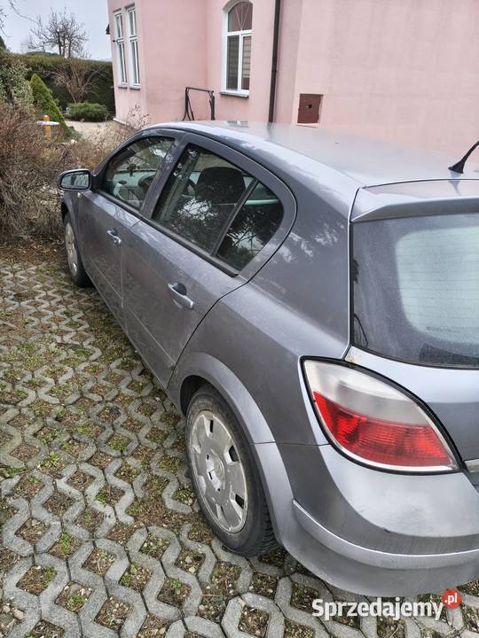 Opel Astra H 14 14 90 z gazem LPG 2005r 2 kpl podkarpackie Zarszyn