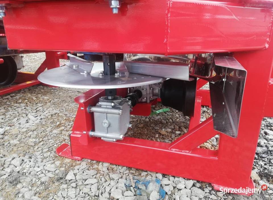 Rozsiewacz nawozu hydraulika STRUMYK TYTAN 09 Przysucha