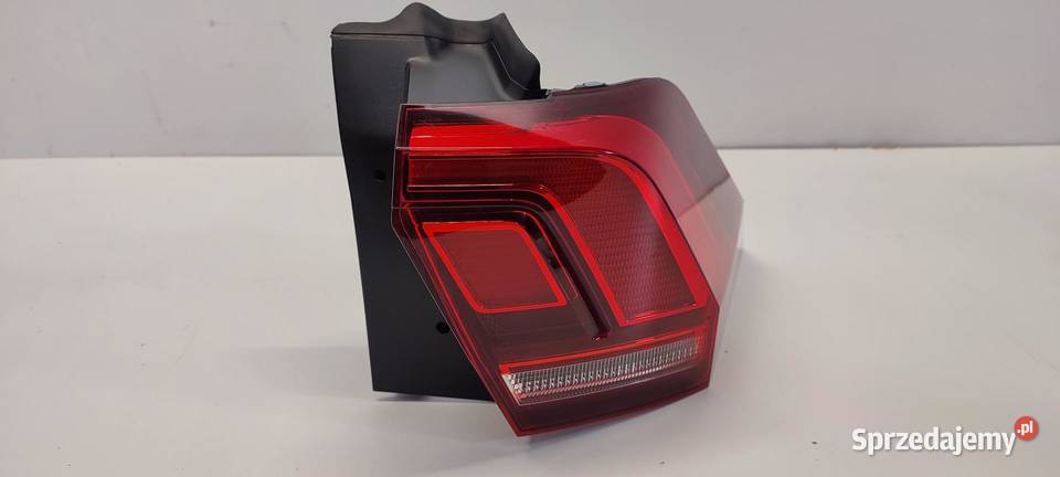 VW TIGUAN II LAMPA PRAWY TYŁ 5NA945096D Lampy tylne