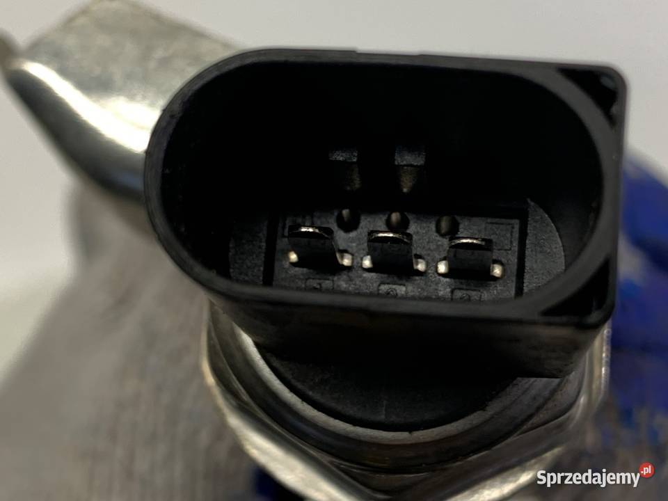 LISTWA WTRYSKOWA Z CZUJNIKIEM BMW E71 7575480 30 osobowe