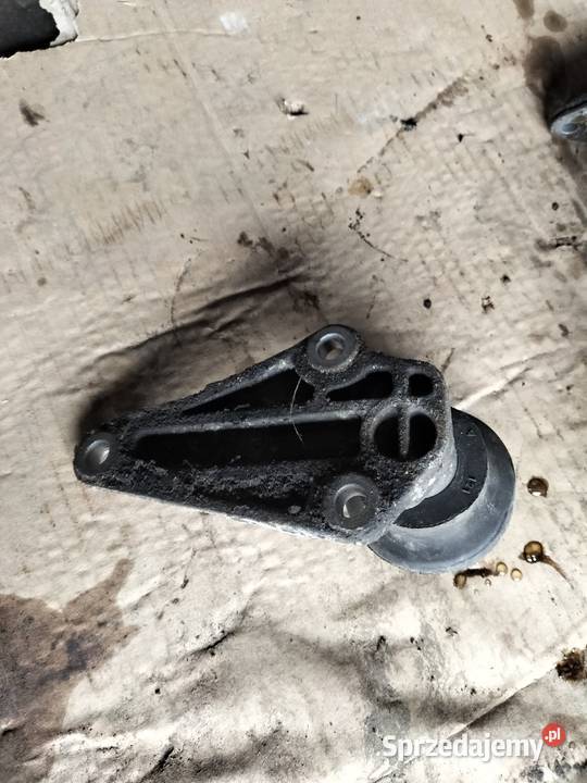 uchwyt alternatora podpora silnika passat audi Rok produkcji 1996