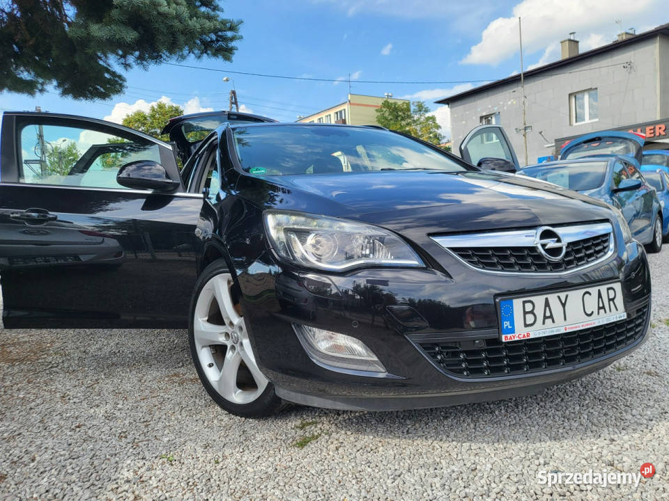 Opel Astra Sports Tourer 14 Turbo 140 100 lakier metallic łódzkie sprzedam