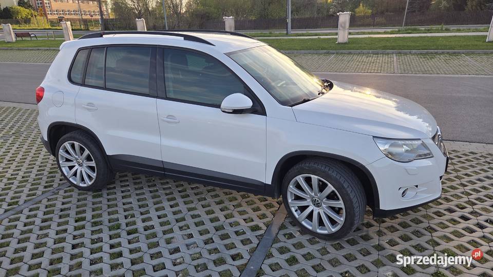 Volkswagen Tiguan I 20 VW iguan 2010r Biały Skarżysko-Kamienna