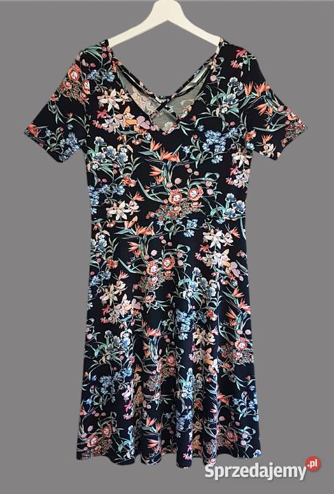 Damska sukienka czarna w kwiaty z krótkim kolorowy Chrzanów