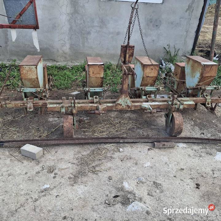Sprzedam przyczepę samozbierająca i siewnik do
