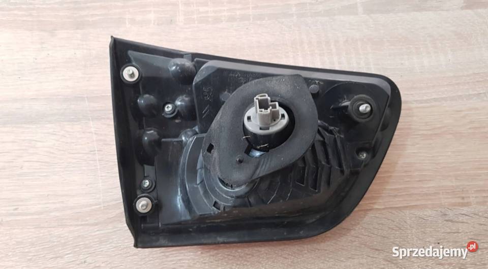 Lampa w klapę prawa Citroen CCrosser Peugeot Oświetlenie