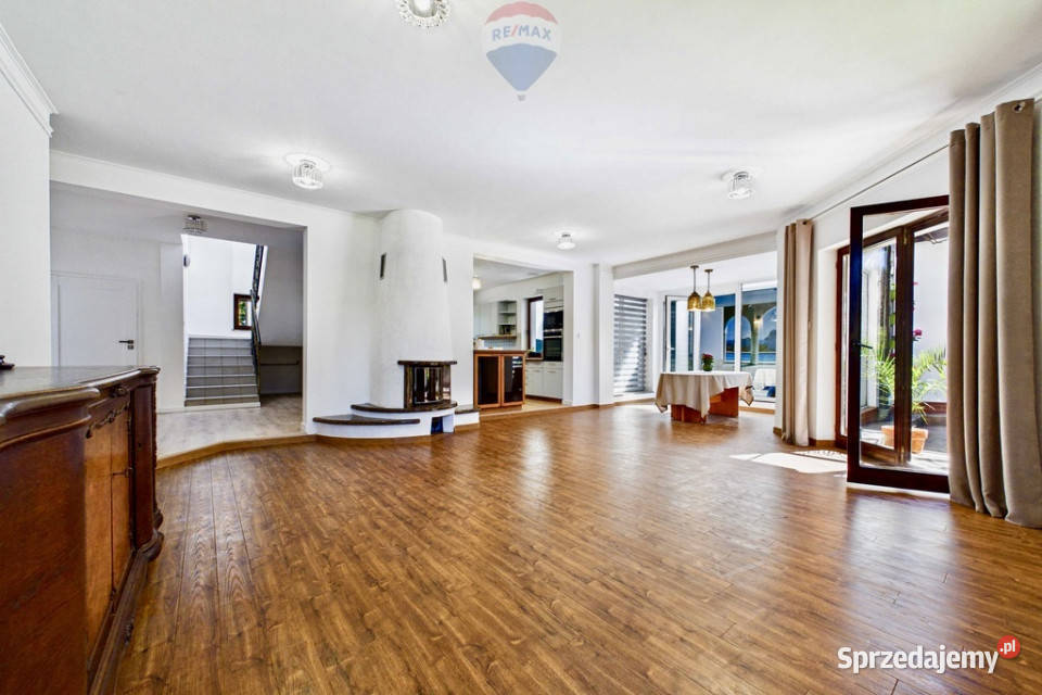 Dom z krytym basenem i pięknym ogrodem 4884zł/m2