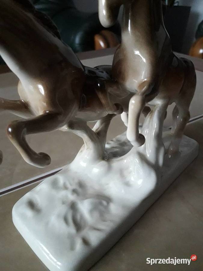 Royal Dux porcelanowe konie w galopie Porcelana i szkło Janów Lubelski