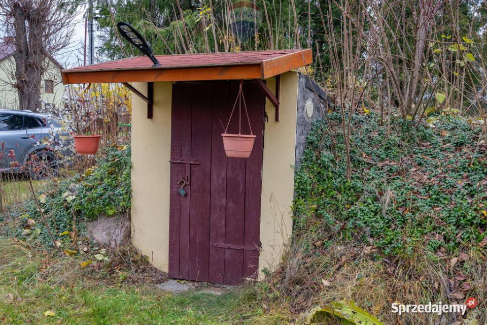 Dom z przestronną działką w spokojnej okolicy sprzedam