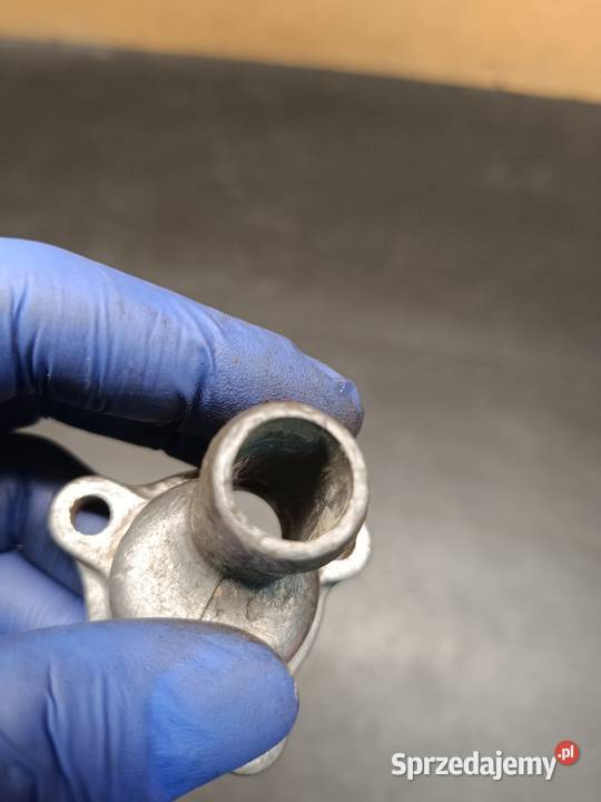 Króciec dekielek pokrywka termostatu silnik Gołaczewy