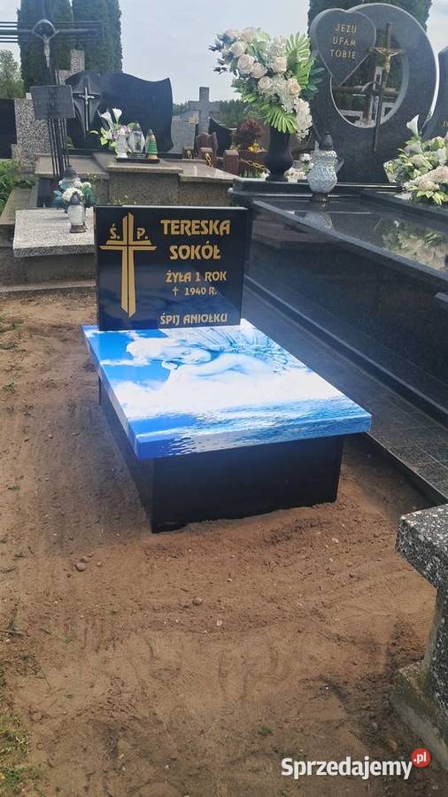 Nagrobek z kompozytuMontaż Kraj