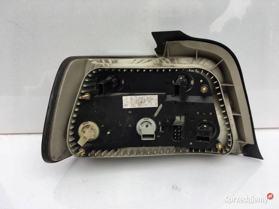 BMW E36 PRAWA LAMPA TYŁ Ostroróg sprzedam