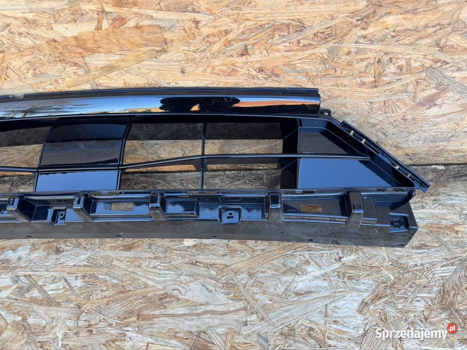 Środkowa kratka zderzaka przód Ford kuga mk3 Pozostałe Międzychód