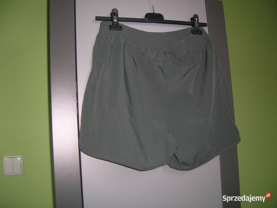 Spodenki szare z paskami Czarna