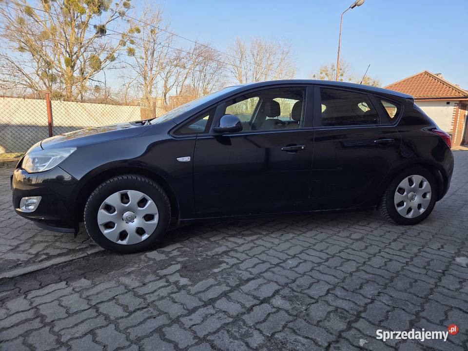 Opel Astra J 2010 benzyna 14 OC na Wejherowo