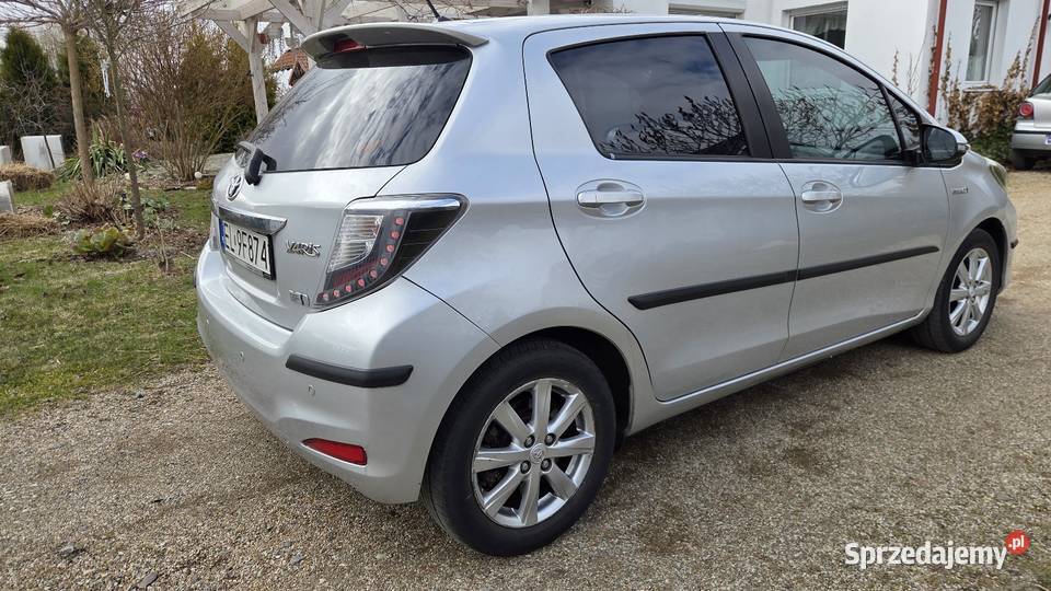 Toyota Yaris Hybryda Automat wielofunkcyjna kierownica