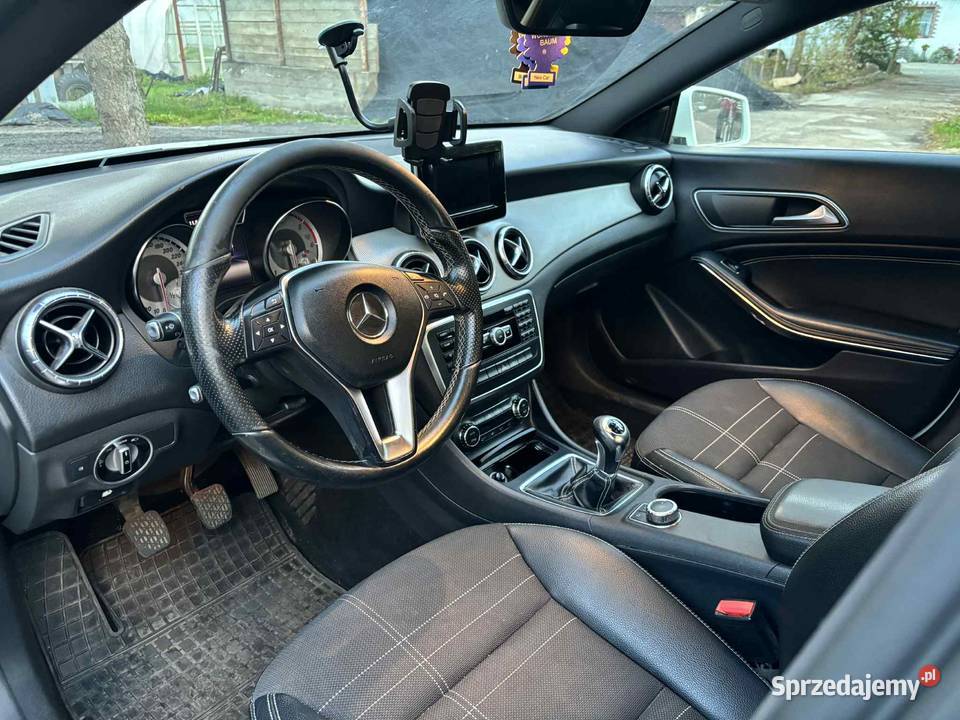 Mercedes benz CLA