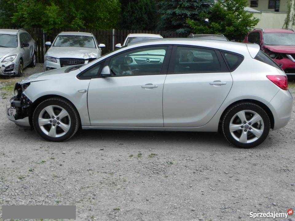 Uszkodzony Opel Astra 2012 ABS sprzedam