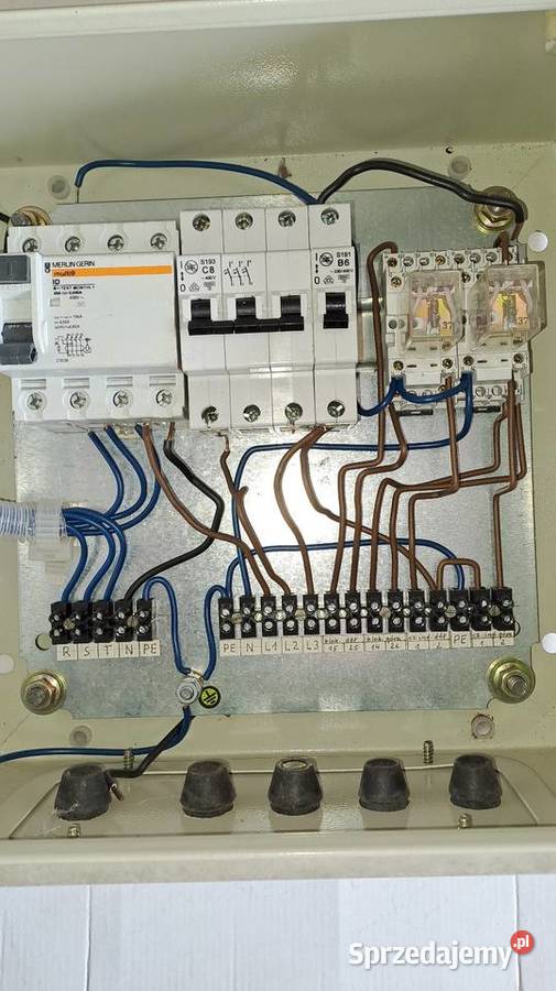 Skrzynka sterownicza z wyposażeniem Bełchatów